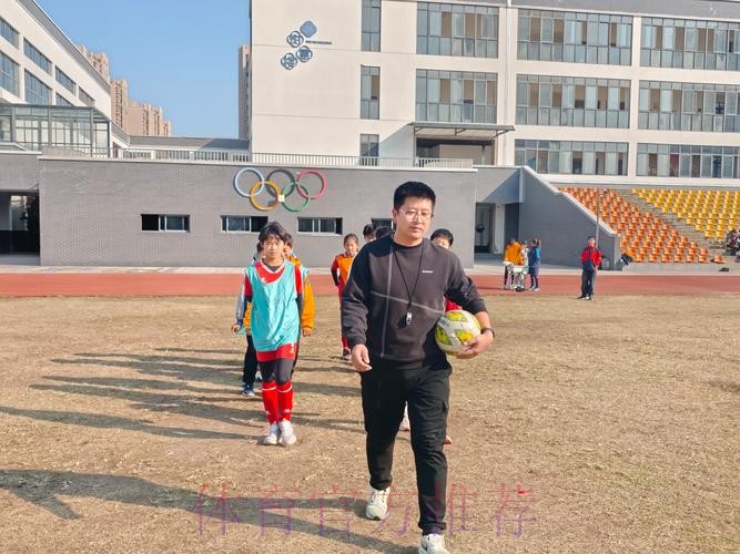 2021“亚足联女足日”女孩足球节在香山实验小学举行 2021“亚足联女足日”女孩足球节在香山实验小学举行